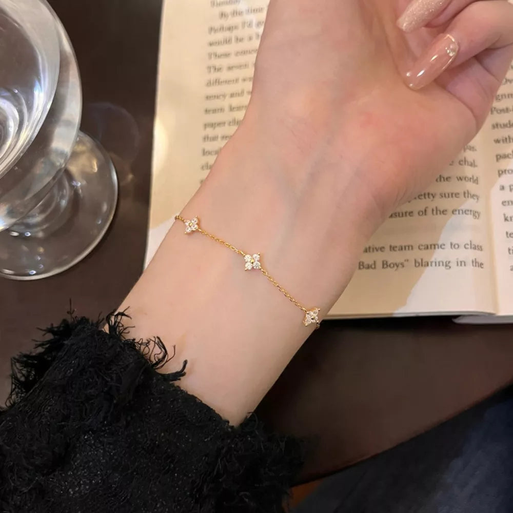 Pulseira Trevo Dourada TRIX imagem 4 via fornecedor Trendsi