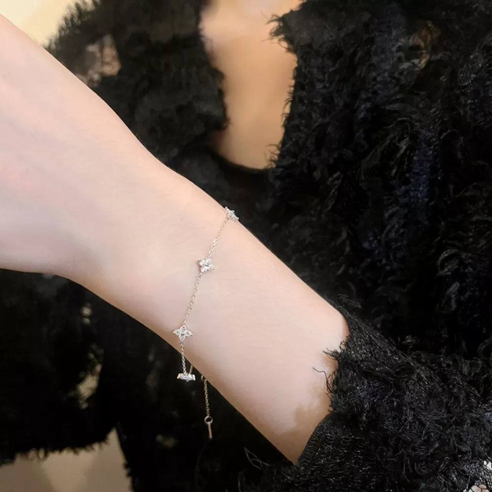 Pulseira Trevo Dourada TRIX imagem 3 via fornecedor Trendsi