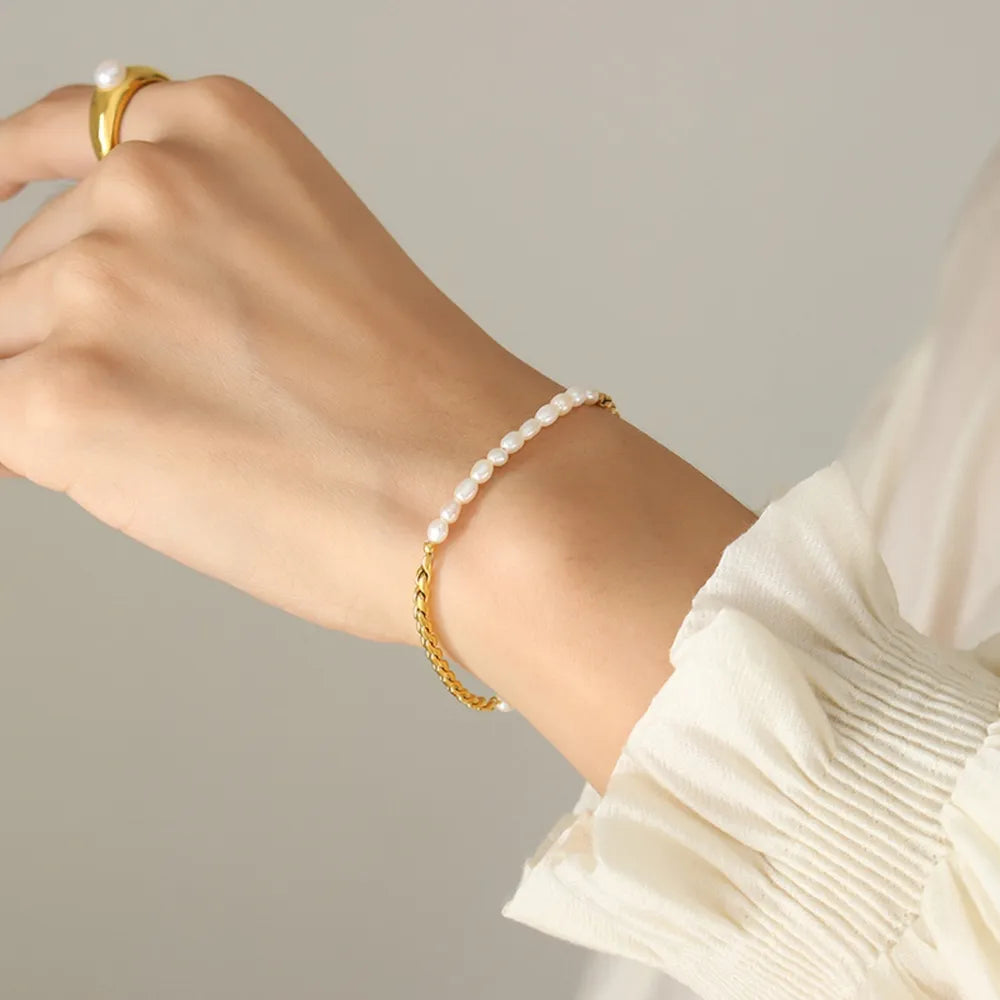 Pulseira perola delicada TRIX imagem 3 via fornecedor Trendsi