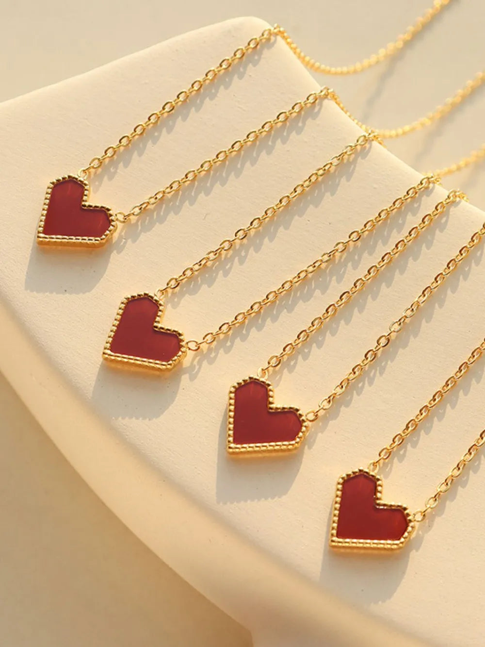 Colar Coração Dourado TRIX imagem 3 via fornecedor Trendsi