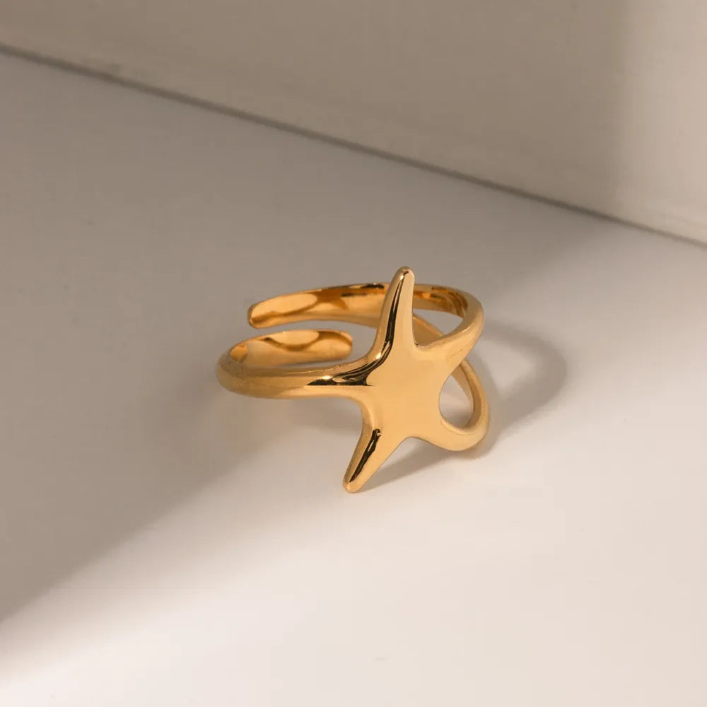 Detalhe do aro aberto do anel estrela dourado