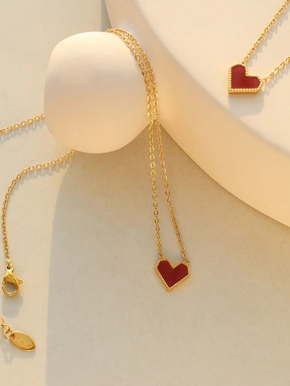 Colar Coração Dourado TRIX imagem 2 via fornecedor Trendsi