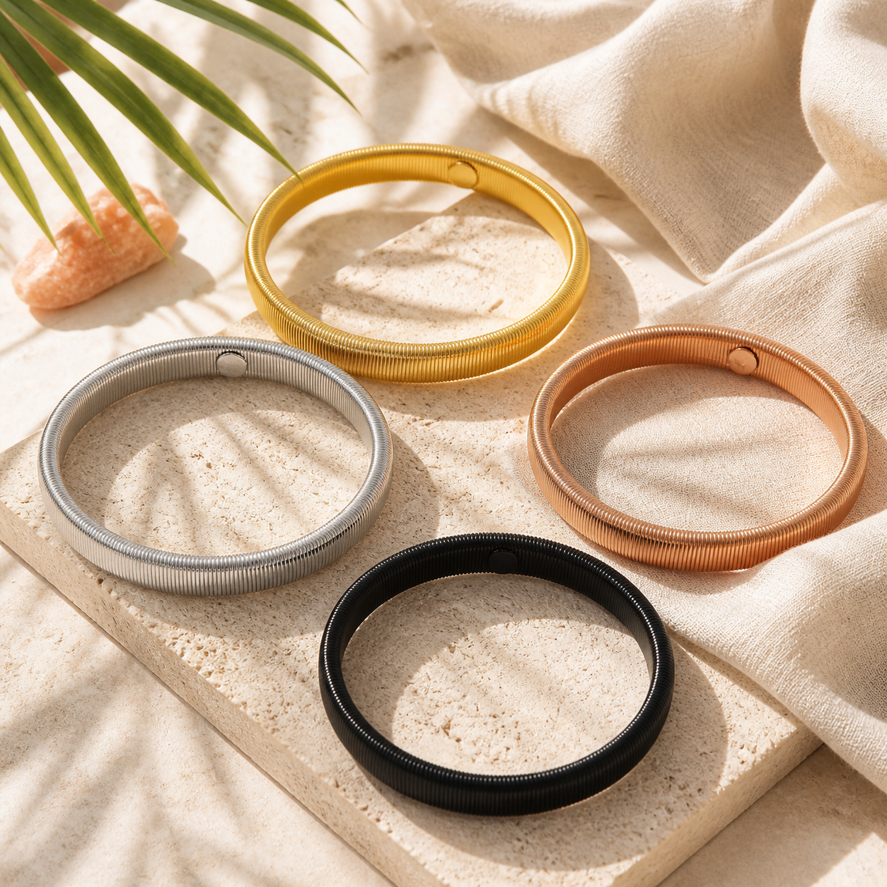 Bracelete Metálico Elástico Minimalista em foto estilo Instagram TRIX