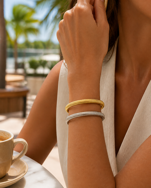 Bracelete Metálico Elástico Minimalista em uso lifestyle TRIX