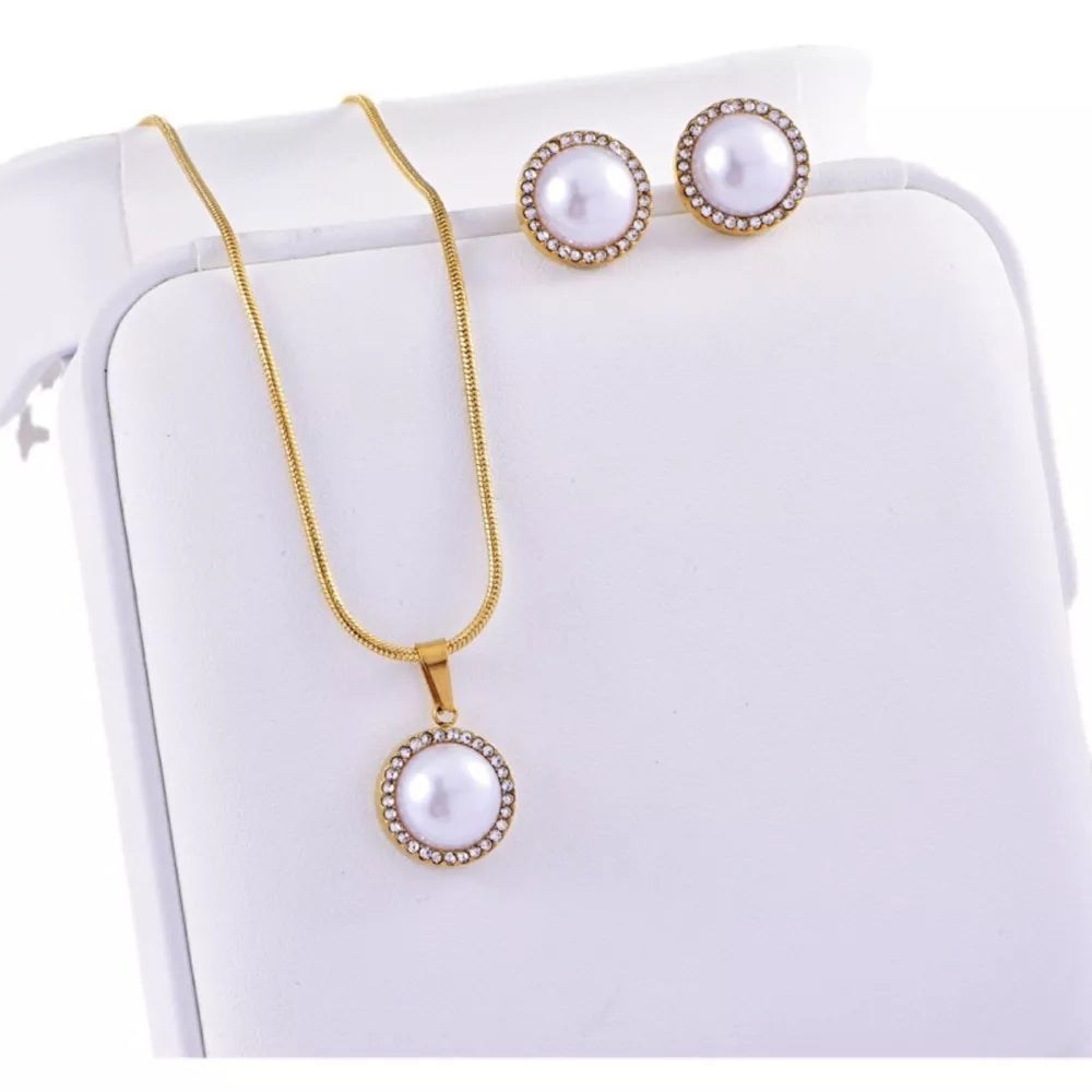 Conjunto perola dourado 18K TRIX detalhe de perola sintetica e strass